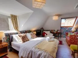 NEW The Old Smokehouse Central, Bohemian Room