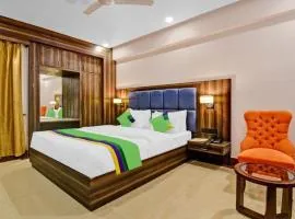 Hotel Light House Urban Silverkey -Free unlimited 5g internet, in house parking- Fully AC - Near Prem Mandir