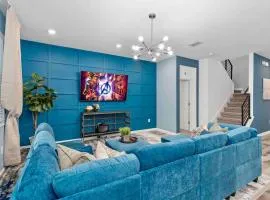 SUPER BLUE- SLEEPs 24 w POOL & MOVIE LOFT