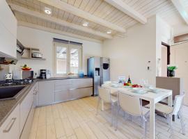 Villa Dolcevita by Bookinggardalake, Hotel in Manerba del Garda