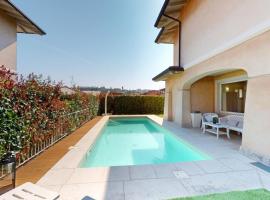 Villa Dolcevita piscina privata by Bookinggardalake, hotel v destinaci Manerba del Garda