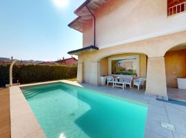 Villa Dolcevita piscina privata by Bookinggardalake, Hotel in Manerba del Garda