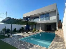 Villa Matthew - Villa de Lujo con Piscina Privada y BBQ, Cerca al Mar