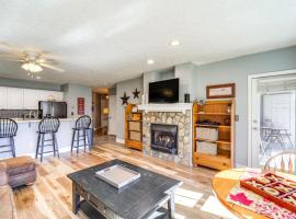 6 Mi to Skiing Mtn-View Condo in Seven Devils, hotel v destinaci Seven Devils