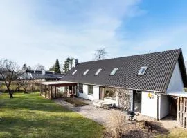 5 Bedroom Beautiful Home In Gilleleje