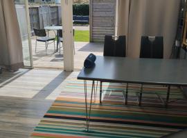 Privat gästhus med egen trädgård, hotel v destinaci Kävlinge