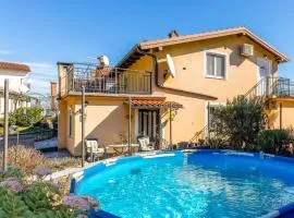 Stunning Apartment In Opric With Wifi