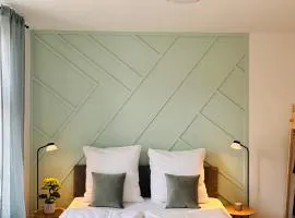 AMAO Mantis - Design Apartment - City Center - King-Size Bed - Parking - Storchenturm - bis 10 Pers 2Whg