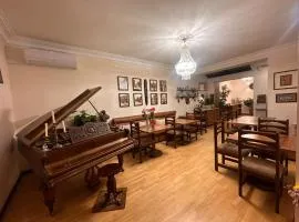 Hin Yerevantsi Hotel