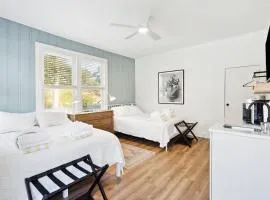 Folliday Inn - The Dolphin - Room 36