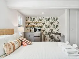 Folliday Inn - The Falls Flyer - Room 14