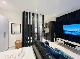Cozy Abode by Embassy Gardens
