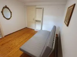 Cosy Private room with free Gated Parking