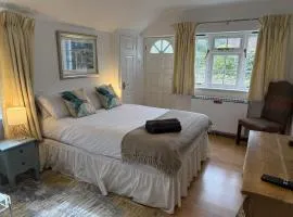 Private entry Guesthouse hideaway