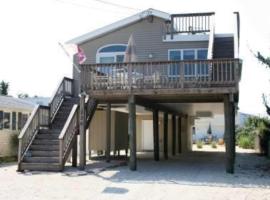 Single Family, Ship Bottom, Bayside, Deck, Private Yard, Wifi, High Speed Internet, Central Air, Ship Bottom Bay Side Raised Ranch, 2 Decks Close To,, ξενοδοχείο σε Ship Bottom