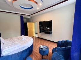 chinar resort, hotel en Shāhkot