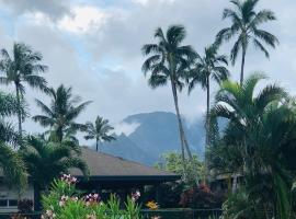 Princeville Townhouse Apt - Views, Pool, Near Hanalei!，位于普林斯维尔的酒店