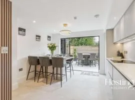 Queens Mews Brand New Luxury Home with Parking