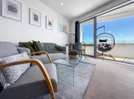 Le Mirage- Stylish, central apartment with pools, sauna, more, hotel i Auckland