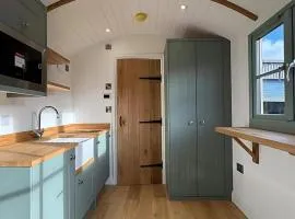 Luxury Shepherds Hut near Glamorgan Coast