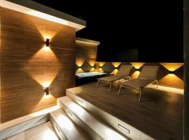 504 New, Fantastic Rooftop with Private Jacuzzi، فندق في La Laguna