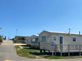 Promenade park 8 Berth caravan next to the beach entrance, WIFI included