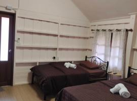 สวรรค์บ้านนา คาเฟ่ ณ บ้านนา, cheap hotel in Ban Pa Kha (1)