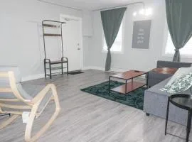 Cozy 2 Br in Uptown Saint John Location Coffee