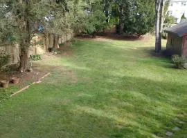 2 Bedroom Unit and Big Yard 30 Minutes to NY