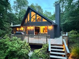 Luxe Lake Harmony Home, Game Room, Firepit, Deck, cabin in Spilt Rock