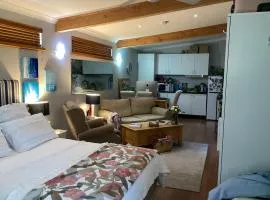 AC 1 Bed Studio Apartment 25+ Non Smokers