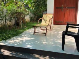 Haven house with AC, hotel in Kamburugamuwa