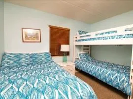 Mystic Sands I Steps to Beach I Free activities condo