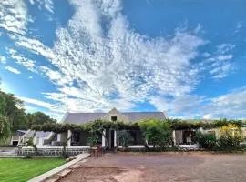 The Old Farmhouse - Farm Stay