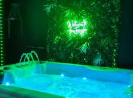 Ô Spa Privatif - Luxury Suite - JACUZZI-SAUNA-NETFLIX-FISHSPA-SERVIETTES-PEIGNOIRS-SANDALES-CAFE