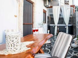 Cleopatra deluxe with jacuzzi apart in Kamilari with panoramic view – hotel w mieście Kamilari