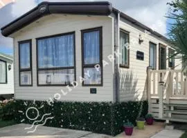 Valeria - Gold 3 bedroom with Garden and Parking - Seal Bay
