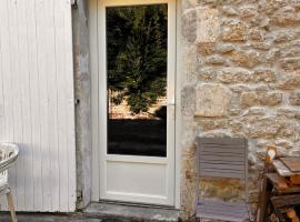 Chez Amélie, hotel v destinaci Saint-Germain-dʼEsteuil