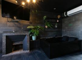 La cachette du Couvent, balnéo, patio, khách sạn ở Pontivy