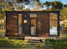 Rowsley Valley Tiny House 2 by Tiny Away, hotel v destinaci Ingliston