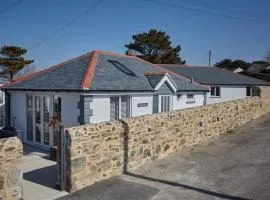 2022 Brand New Stylish Flat in Central Hayle