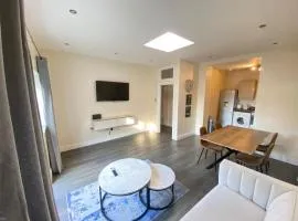 Grand 2 Bed Apartment In London
