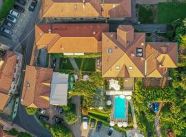 Hotel Belvedere Ranco、ランコのホットタブ付きホテル