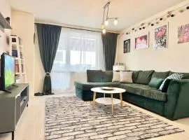 City Modern & Cozy Apartment for 4 Guests with Private Parking
