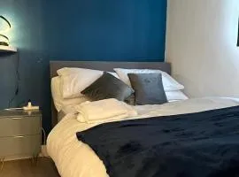 Heathrow Close Comfort Room