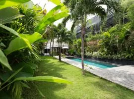 Villa Ilo Umalas Spacious 3-Bedroom Oasis with Huge Pool & Garden