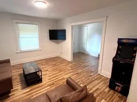 6 bedroom House Short Walk to Niagara Falls