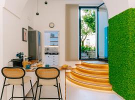 YourHome - La Casa Nuova Luxury Room & Apartment, hotel em Meta