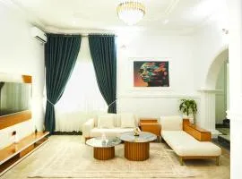 Tee-whyte private home