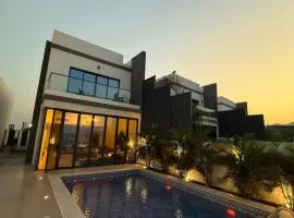 4BR Luxury Retreat & Prvt Pool